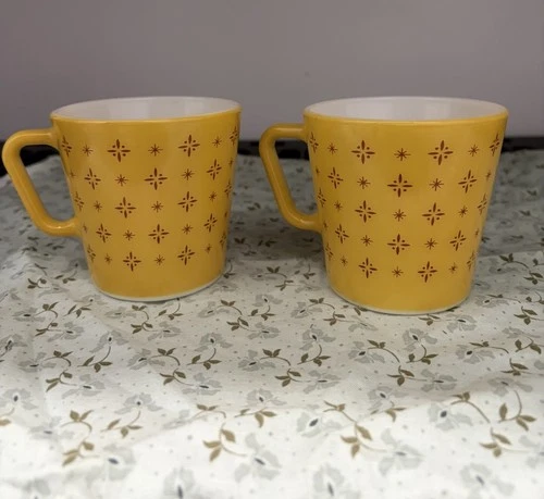 Vintage PYREX USA 1410 10 OZ Yellow / Butterscotch Foulard Starburst Mug Cup