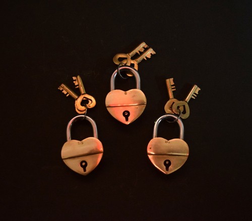 Set di 03 serrature lucchetto porta di sicurezza in ottone stile cuore ciascuna con coppia chiavi EK201 - Foto 4 di 8
