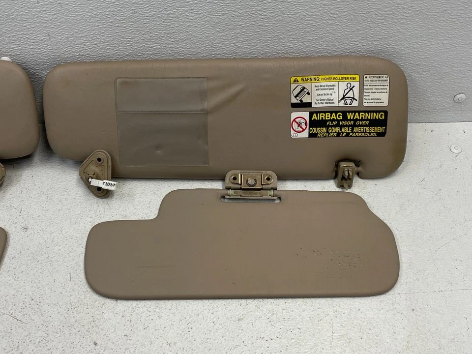 Комплект из пары бежевых передних левых и правых козырьков для Lexus LX470 1998-2002 годов выпуска 1535 от оригинального производителя - Изображение 2 из 4