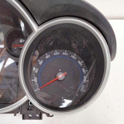 HOLDEN CRUZE JH 03/2011-01/2017 INSTRUMENT CLUSTER 49,921 KMS PETROL AUTO T/M - Picture 2 of 5