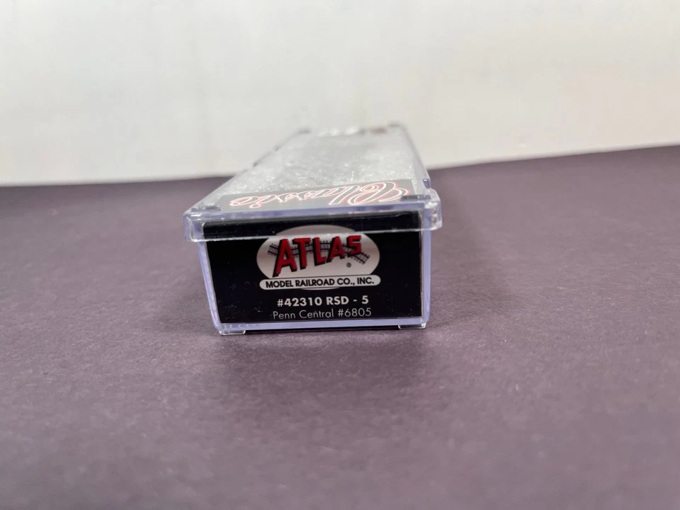 Atlas N Scale Train Locomotive Engine 42310 RSD-5 PENN CENTRAL 6805 Classic - Image 3 of 4