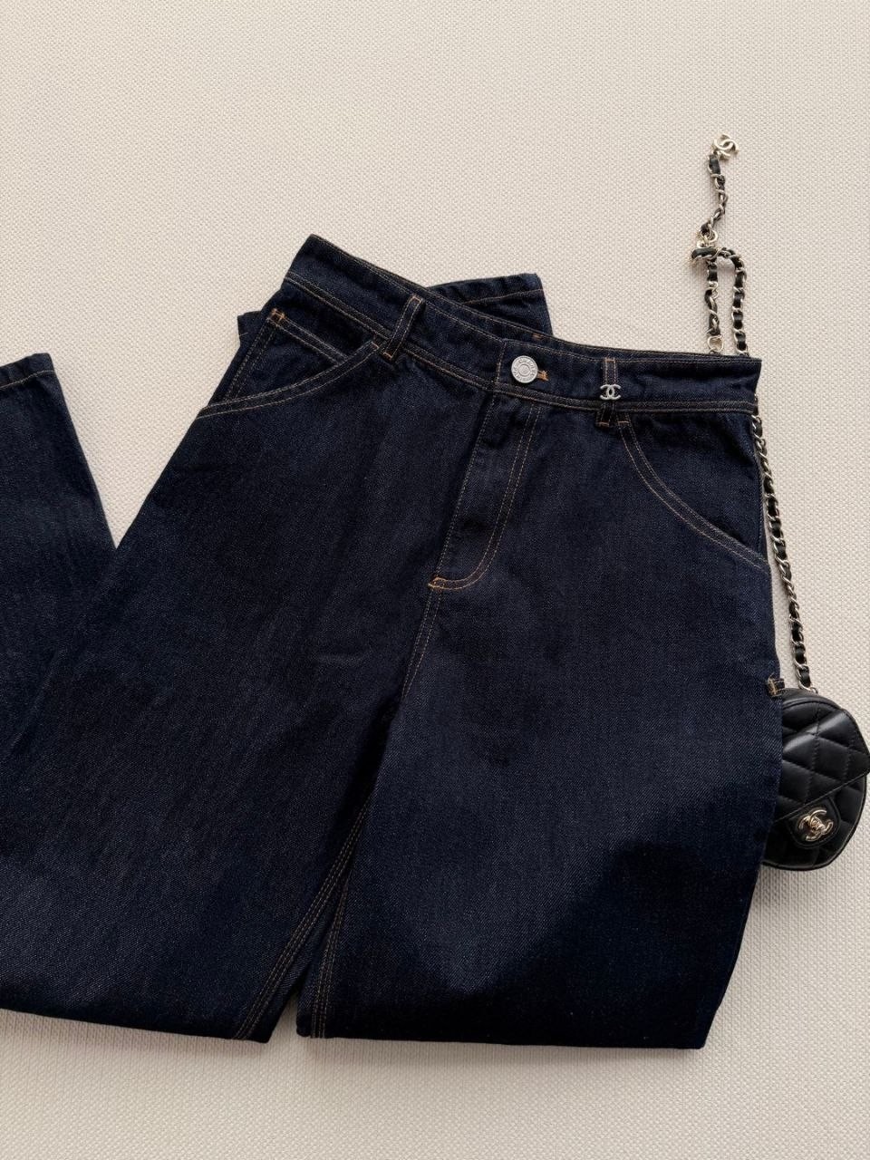 ss2026 Chanel deep blue jeans fr 36 xs/s NEW sold out model image 9