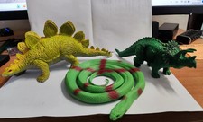 LOTTO 2 DINOSAURI E 1 SERPENTE in plastica.