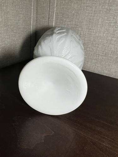 Vintage FTD 1975 White Milk Glass Oak Leaf Footed Compote Bowl - Picture 6 of 8