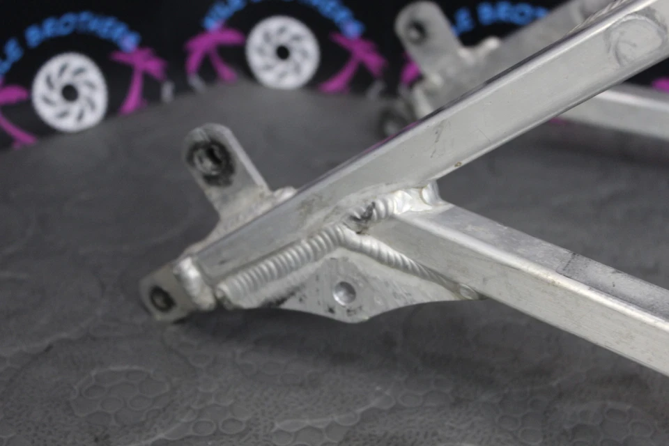 2005 铃木 rmz250 原始设备制造商后背 SUBFRAME 空气盒支持 — 第 3/4 张图片