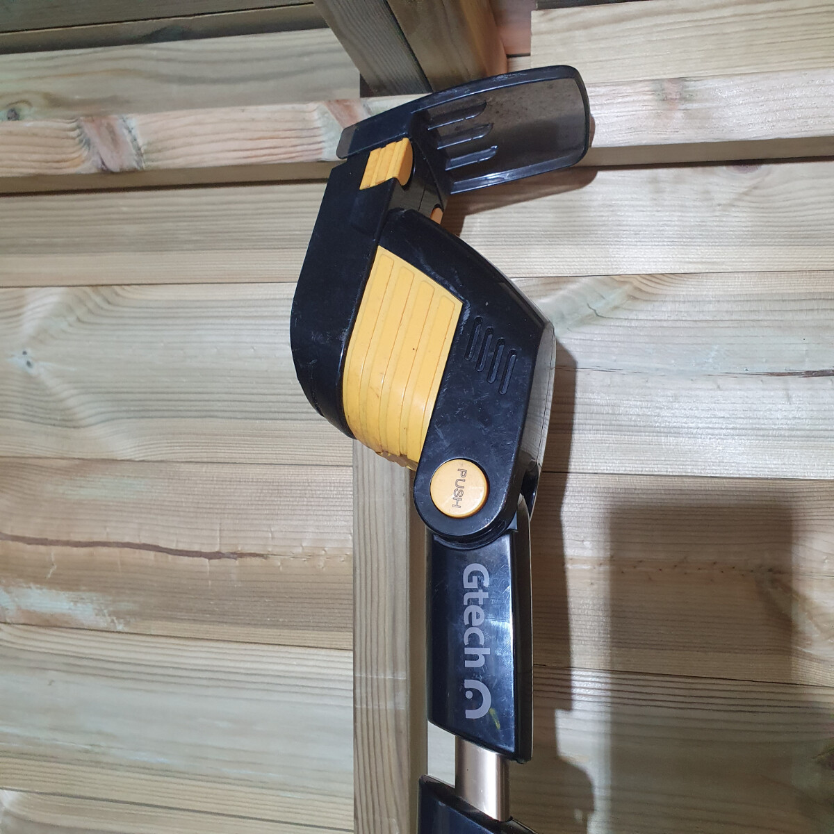 Gtech HT04 Black/Yellow 18Volt 160W Cordless Hedge Trimmer/Branch