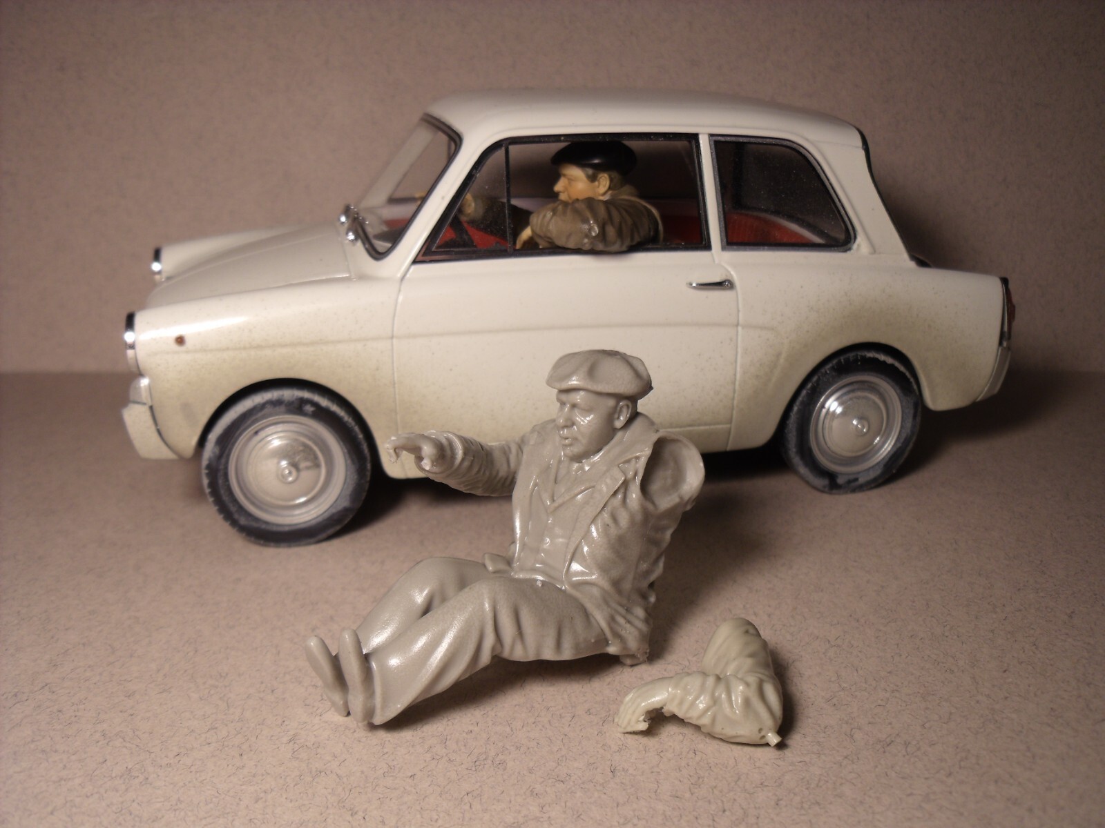 Figurine 1/18 Fantozzi Vroom en résine peinte pour collectionneurs exigeants
