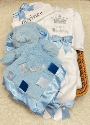 Baby Junge Mütze Schlafanzug blau Hase Kaninchen personalisiert Set Neugeborener Prinz