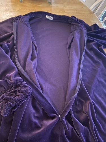 Delicates Women's Purple Velvet Velour Long Zip Up “M” Robe House Coat Lovely! - Picture 11 of 13