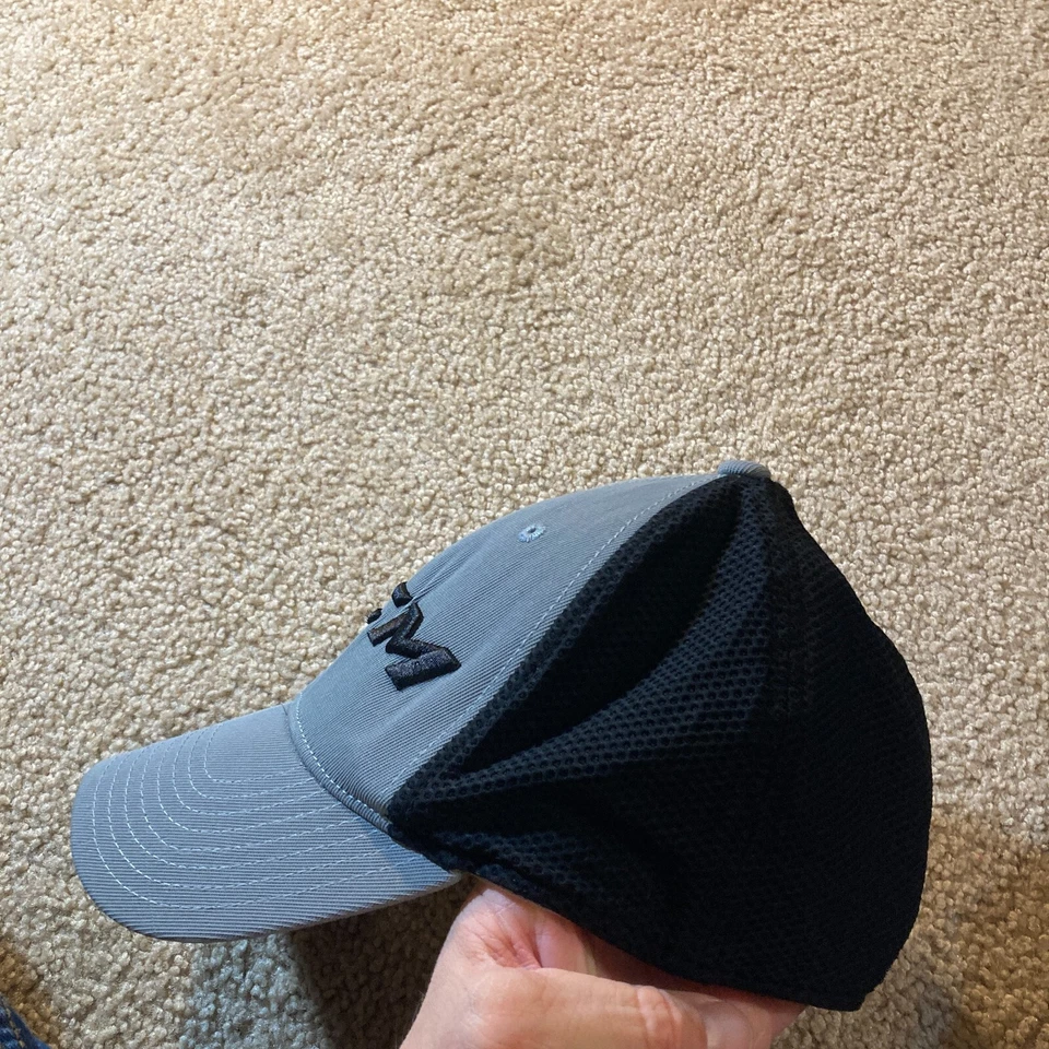 Gorra ajustada elástica CCM Fitmax70 S/M gris hockey para hombre Foto 4 de 4