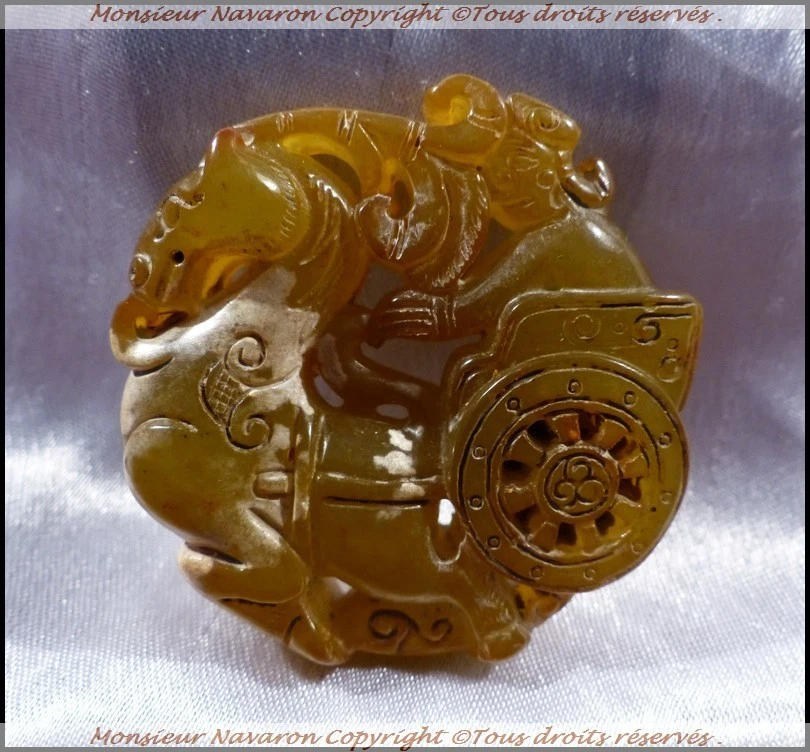 JADE Néphrite Sculpté "Divinité sur un Char" Sculpture originale style archaïque - Photo 2/4