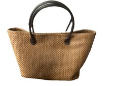 Woven straw hand bag leather handles. Bohemian Style - Magnetic Closure
