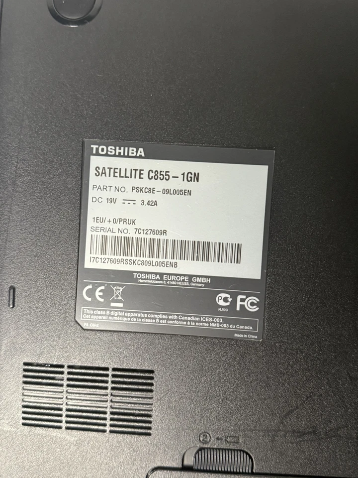 Toshiba Satellite C855-1GN -laptop- 6GB Ram, working only when plugged - Image 3 of 4
