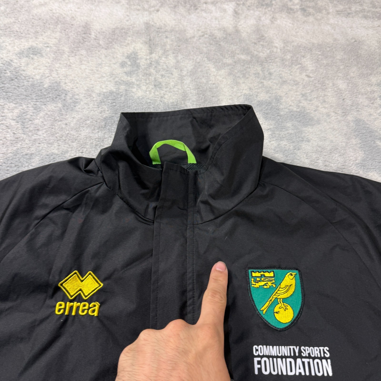 VTG Errea Norwich City FC 2000s Y2K Black Football Sz 40 Rain Windbreaker Jacket image 4