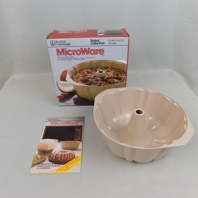 Vintage NOS Anchor Hocking Ovenware PM498 3.5Qt Fluted Cake Pan #A320