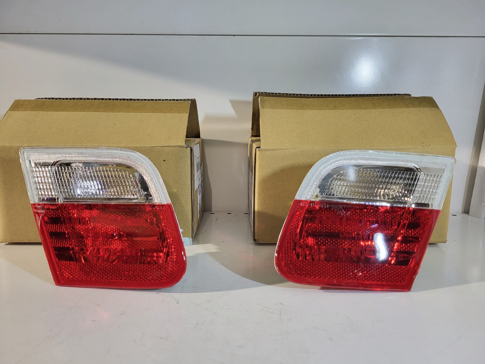 BMW E46 Rear light in trunk lid, right/ left 63218364728 