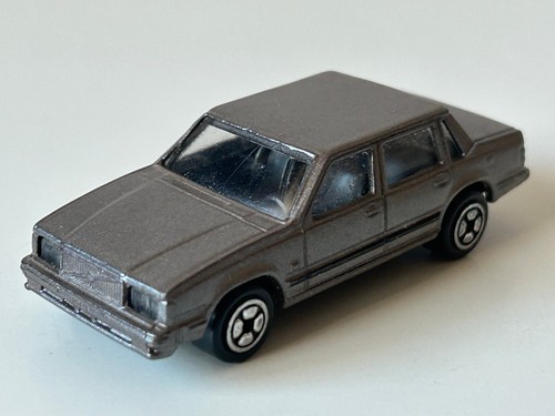 Volvo 760 Saloon Swedish Classic Car Model Diecast 1:60-1:64 Scale Corgi - Picture 2 of 10