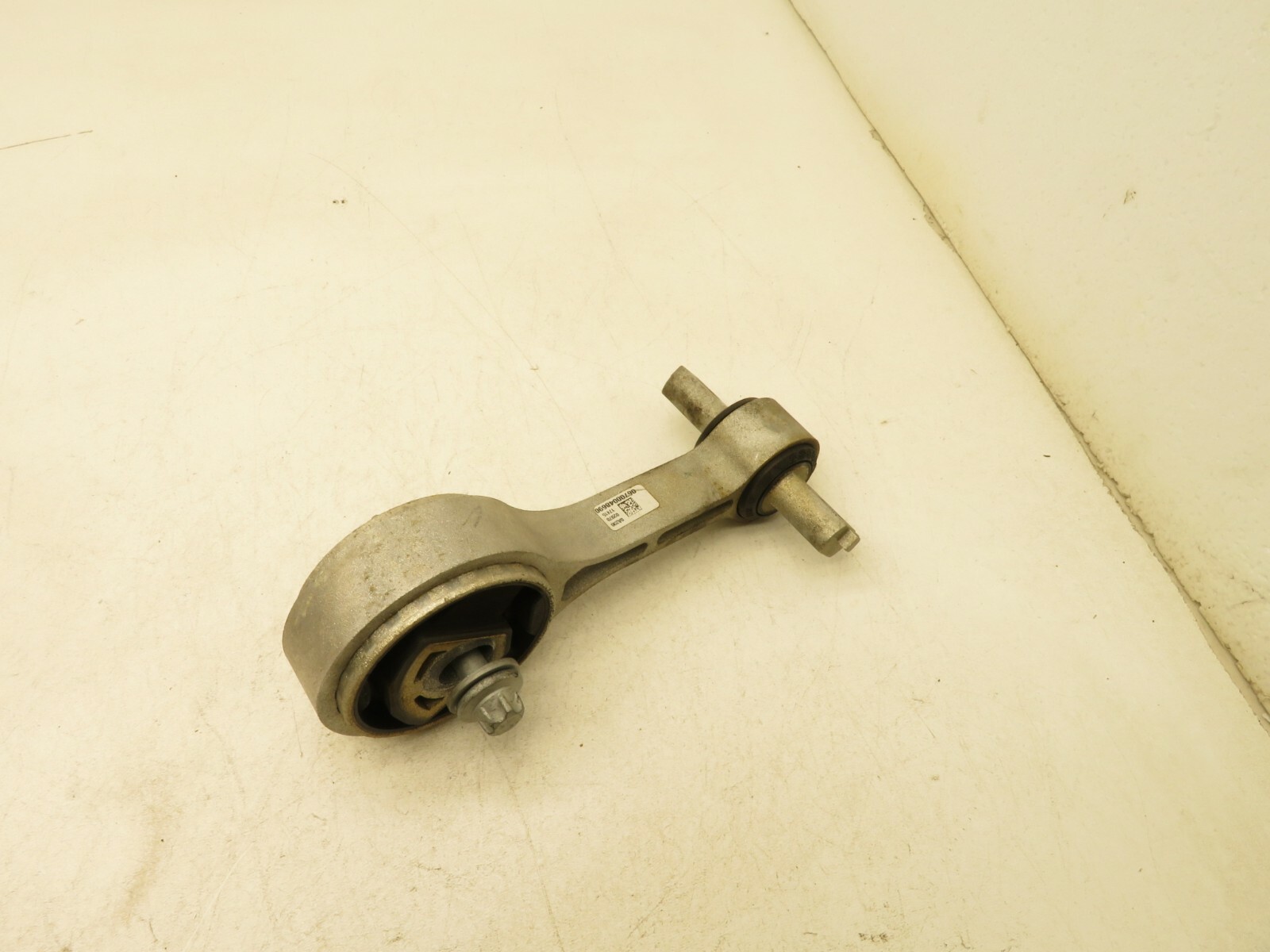2014 - 2017 MASERATI GHIBLI PASSENGER SIDE ENGINE MOUNT ROD LINK BRACKET OEM