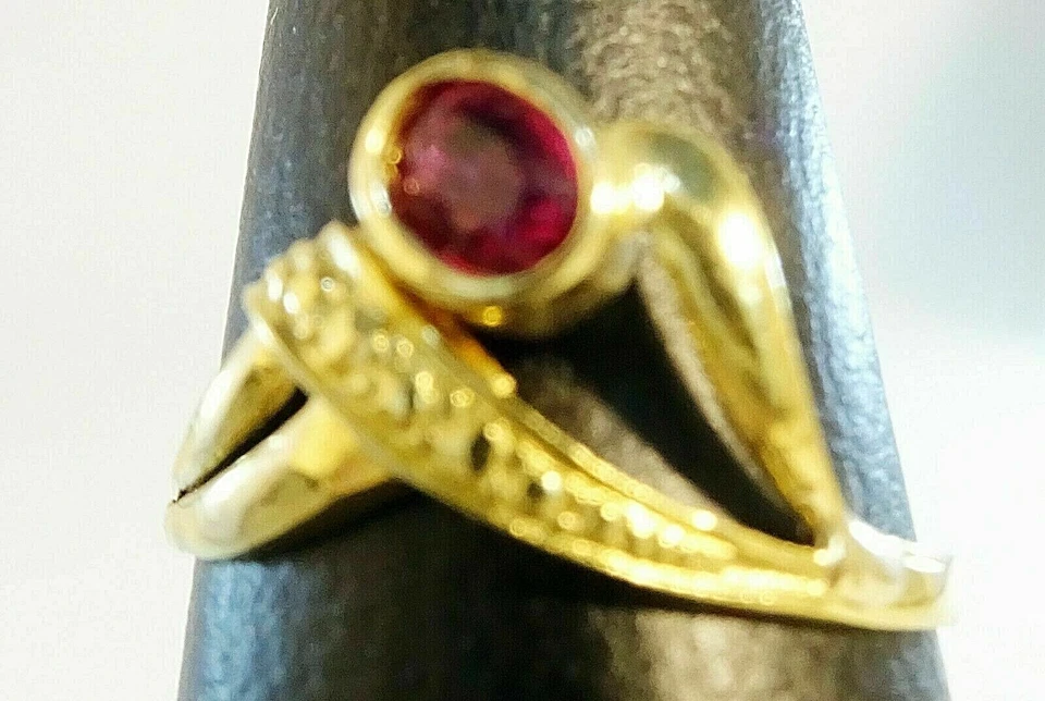 18 cts gold ring with natural ruby - Image 2 of 4