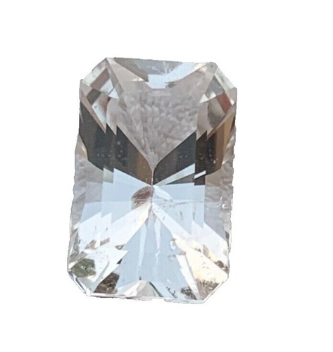 Pierre Précieuse Taillée émeraude En Topaze Blanche Créée En Labo - 61,00 Carats - Dimensions 27,05 X 20,10 Mm