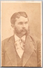 ANTIQUE CDV C. 1870s JOHN F. SINGHI HANDSOME BEARDED MAN IN SUIT ROCKLAND MAINE