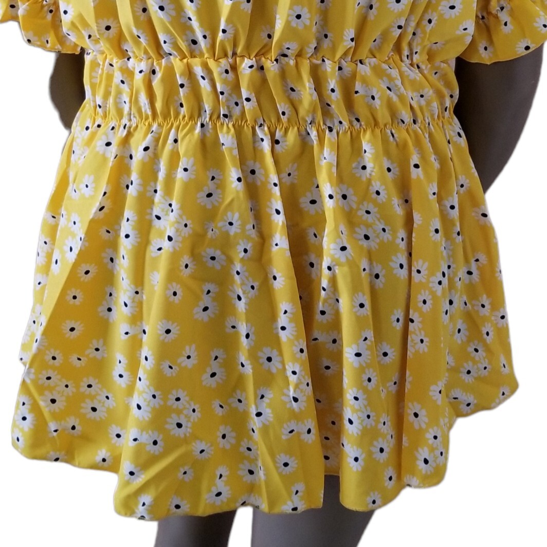 SHEIN CURVE Daisy Print Surplice V-Neck Peplum Top Womens SHEIN CURVE Daisy Print Surplice V-Neck Peplum Top Womens