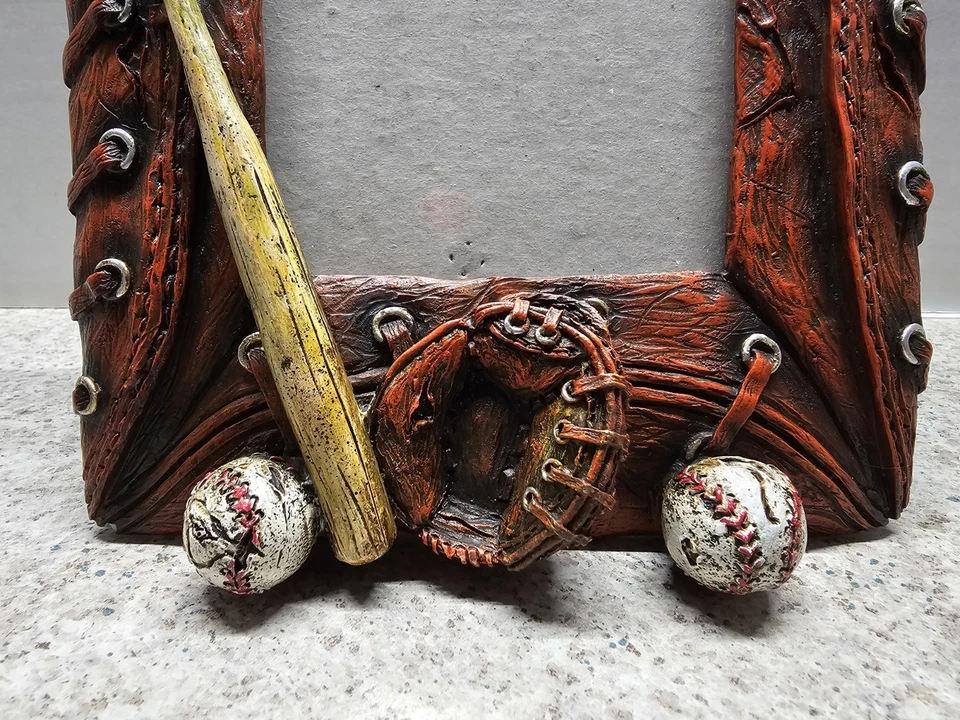 Marco de fotos 4x6 con temática de béisbol Foto 3 de 4