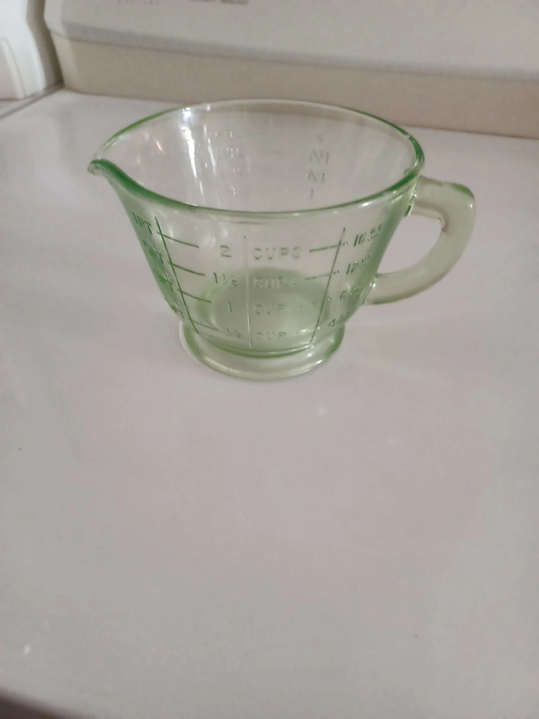 1930s Vintage Green Uranium Vaseline Glass 2-Cup Measuring Cup
