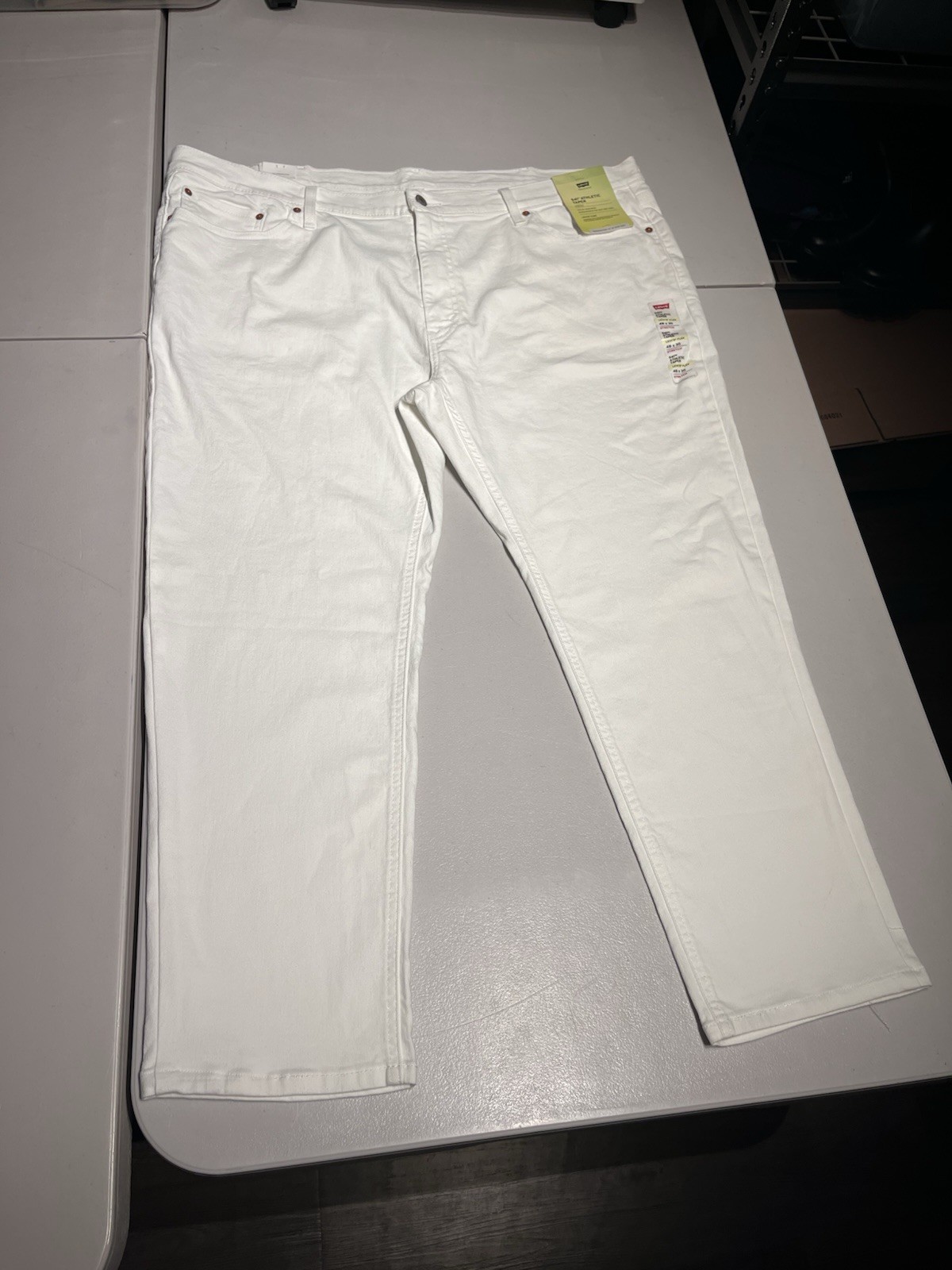 's 48x30 White Red Tab Denim Athletic Taper Fit Levis 48x28.