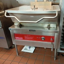 Therma-Tek GS-30 30 Gallon Natural Gas Tilting Skillet Braising Pan