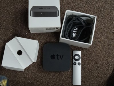 Apple TV (3rd Generation) 8GB Digital HD Media Streamer - Black