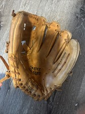 Louisville Slugger Super Slugger HBG76 Horseshoe Web Baseball RHT Glove Cowhide