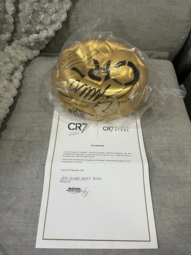 CR7 MUSEUM HAND SIGNED GOLD BALL- FAST SHIP
