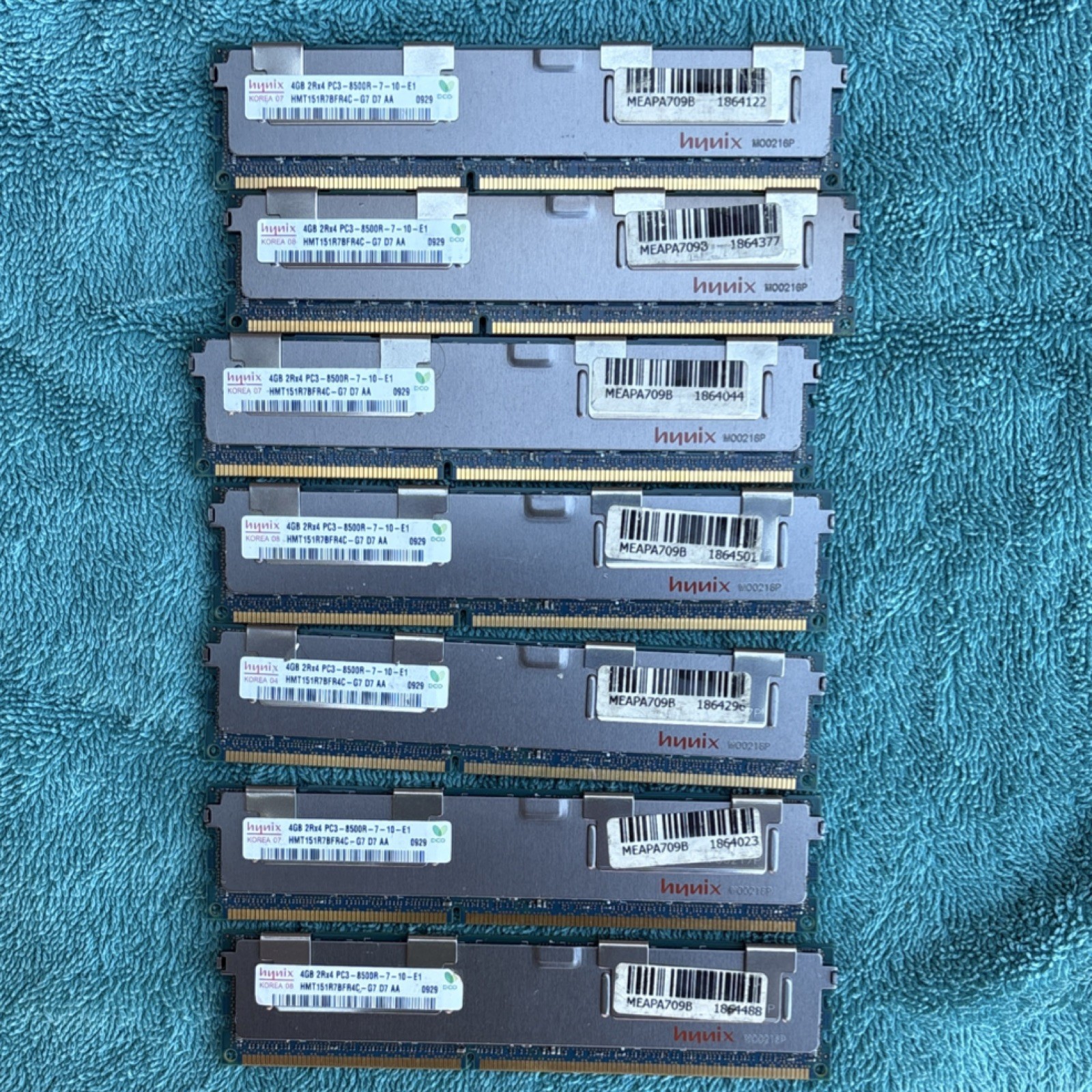 как выглядит Hynix DDR3 ECC Registered DIMM 7x4G PC3-8500R 240-Pin Server RAM фото