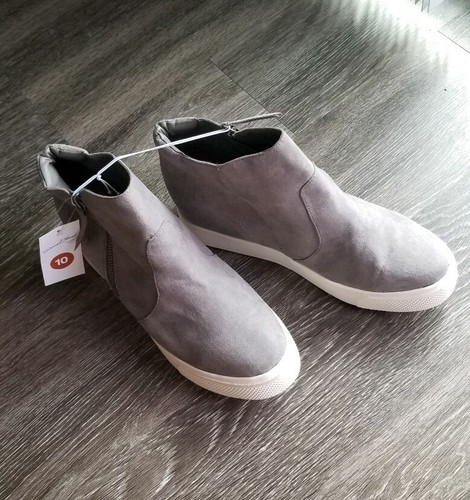 universal thread wedge sneakers