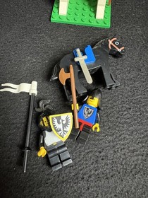 Lego 6035 Castle Guard Knights Black Falcons Castle Guard from 1987 P2