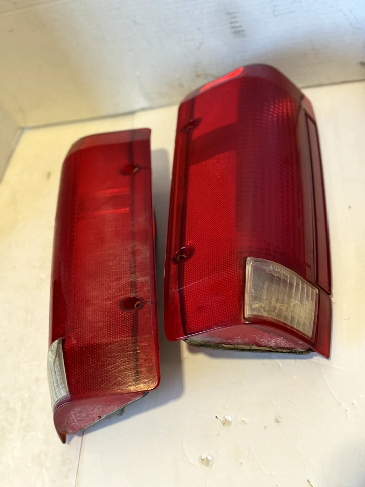 1992-1997 Ford F150 F250 F350 REAR TAILLIGHTS SET PAIR ORIGINAL SEE PHOTOS 8/10 - Image 4 of 4