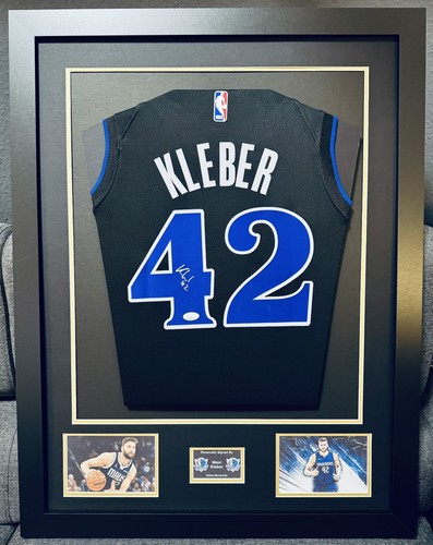 Maxi Kleber signiertes Dallas Mavericks Nike Trikot / NBA / Frame / JSA / FIBA - Bild 1 von 15