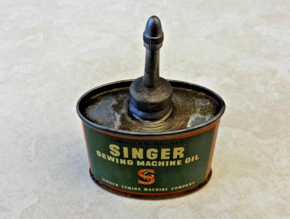 MÁQUINA DE COSER CANTANTE DE COLECCIÓN 1-1/3 OZ LATA DE ACEITE BOQUILLA Y TAPA Foto 2 de 2