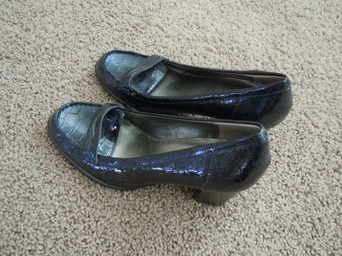 BANDOLINO Women's LOAFERS shoes sz 7.5 Patent Leather Block Heel Black crocodile - Picture 2 of 8