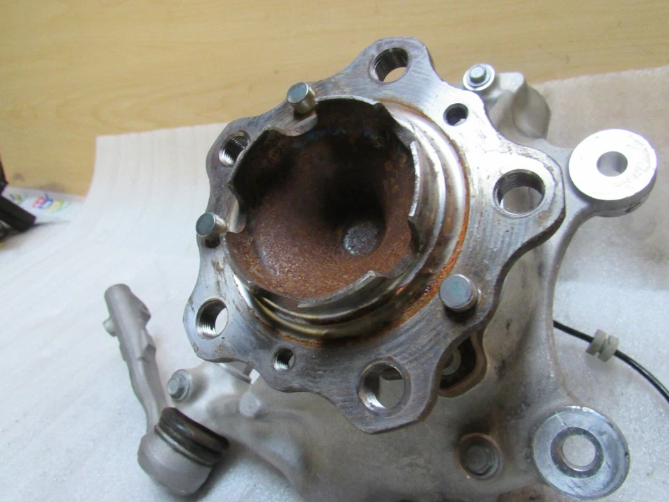 BMW F80 M3 F82 F83 M4 M 2015-2017 suspensión delantera izquierda nudillo cubo de rueda fabricante de equipos originales Foto 2 de 4