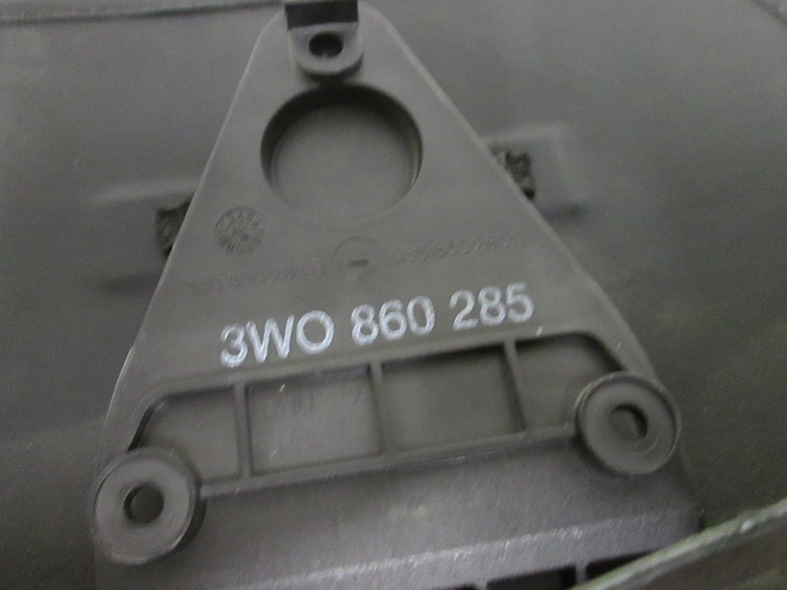 Bentley Continental GT  Bracket Warning Triangle Black Leather 3W0860285 (2007)