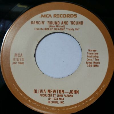 OLIVIA NEWTON JOHN Totally Hot b/w Dancin' 'Round MCA41074 7'' 45rpm Vinyl VG+