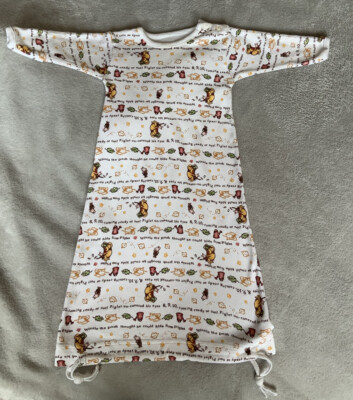 STUNNING VINTAGE WINNIE THE POOH SLEEPSUIT NIGHTWEAR 0-3 MONTHS FROM  MOTHERCARE UK