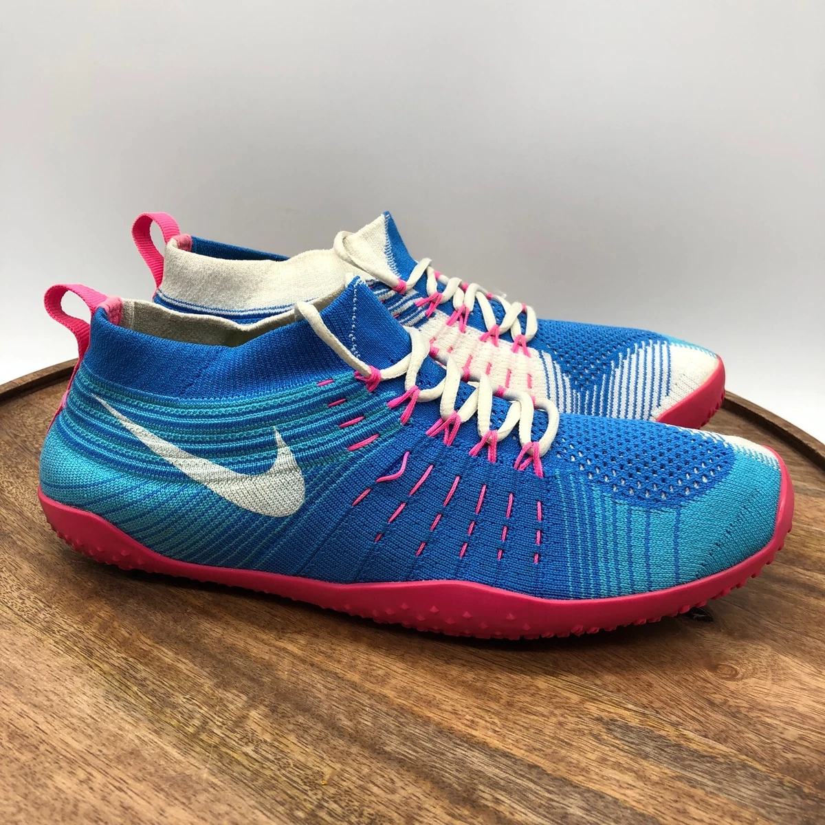 Nike hotsell minimalist sneakers