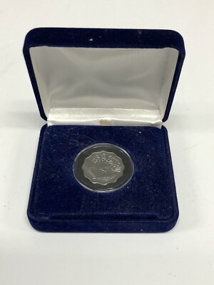 Iraq 1975 (AH 1395) 10 Fils Souvenir Coin In Blue Velvet Case UNCIRCULATED Dinar