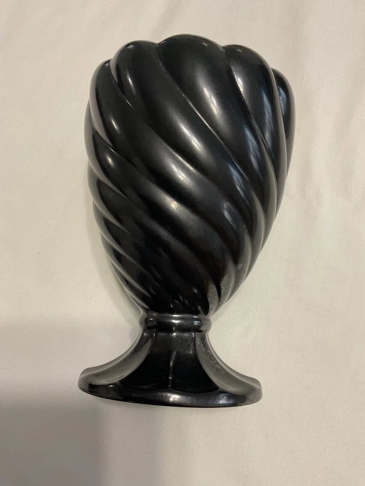 Black BESWICK  Ribbed Vase Pattern 1682 21cms x15cms with no chips or cracks. - Image 2 of 4