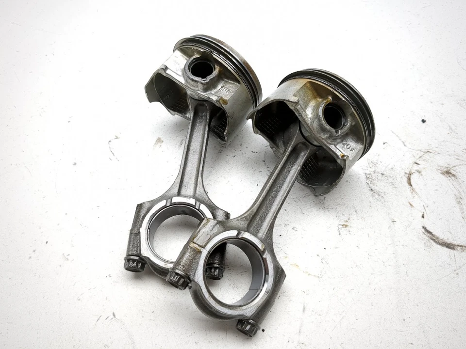 03-12 Suzuki SV650 Motor Pistones y Bielas Foto 4 de 4