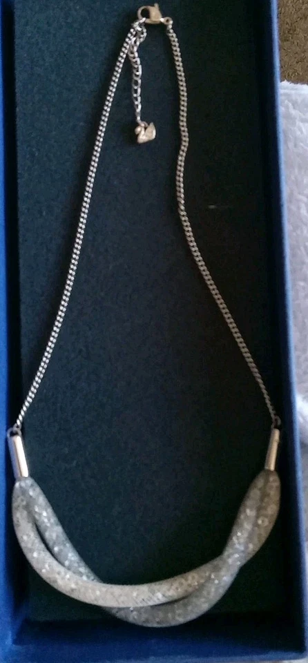  Collar Swarovski "Stardust" Twist tono plateado firmado  Foto 4 de 4