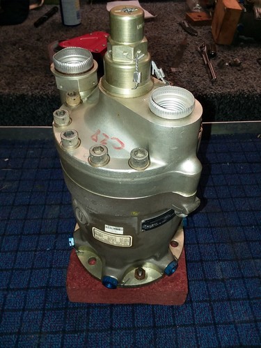 STRATOPOWER HYD PUMP 66WA600-6 NEW SURPLUS OLD STOCK
